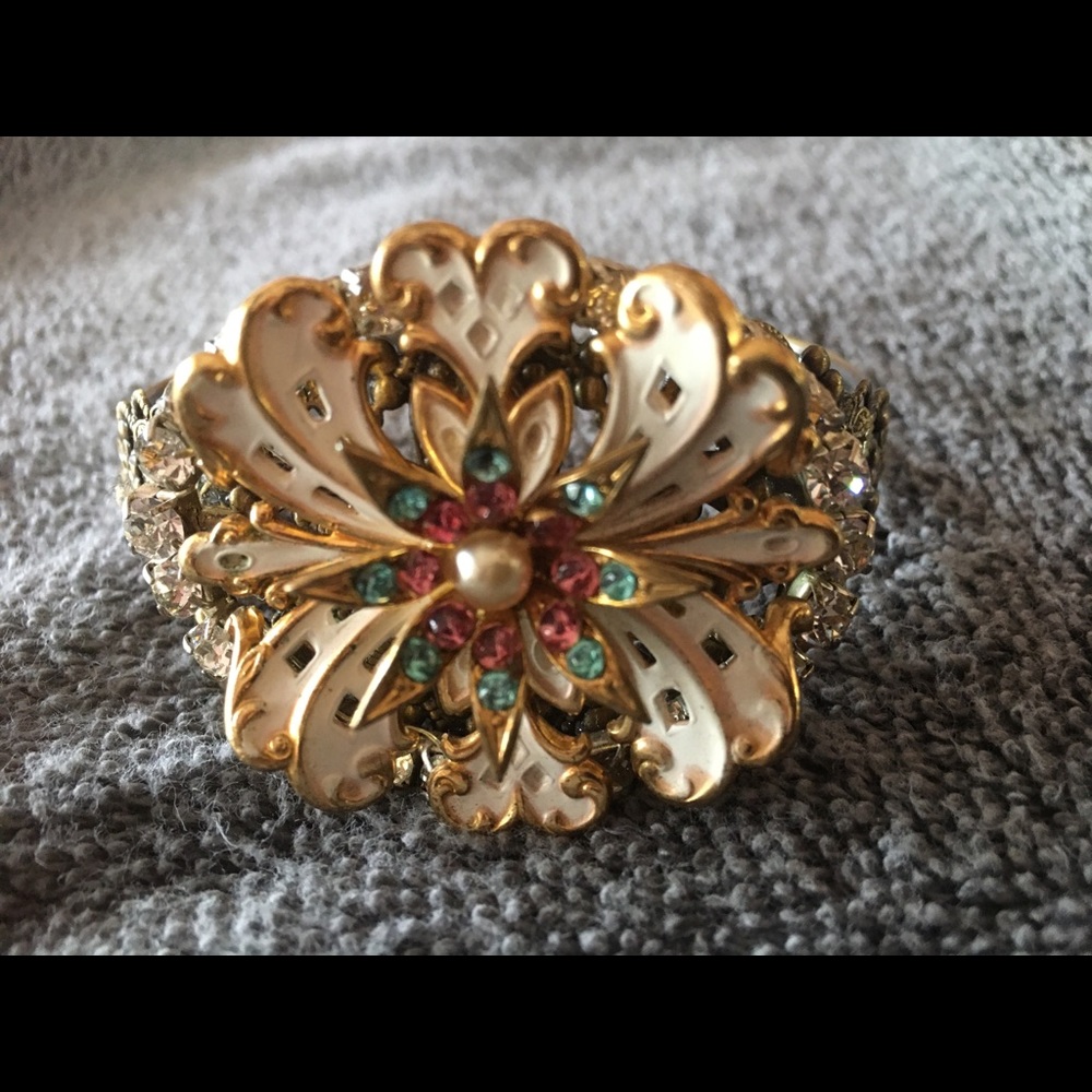 Beautiful flower cuff bracelet
